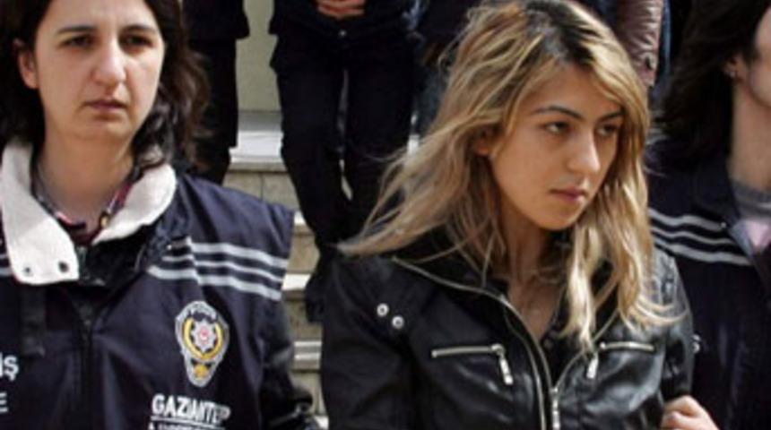 Erkek arkadaşına kocasını öldürttü