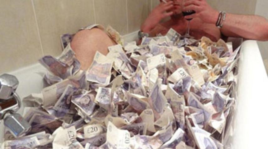 Eski futbolcudan skandal fotoğraf