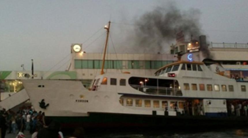 Yolcu vapuru iskeleye &ccedil;arptı