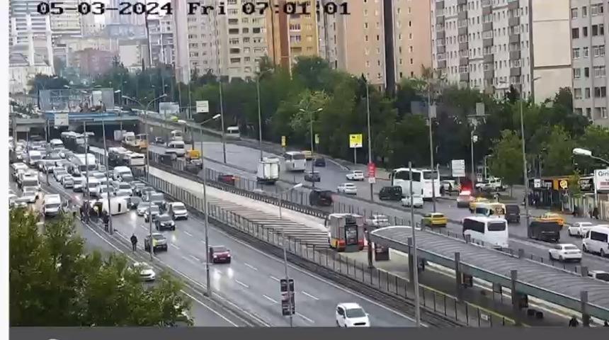 İstanbul'da korkunç kaza! İşçi servisi devrildi: 13 yaralı