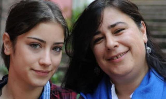 Balat'taki evi için aldığı kiraya çok sinirlendi! Hazal Kaya'nın annesi mahalle ortasında kiracısıyla kavga etti 640xauto