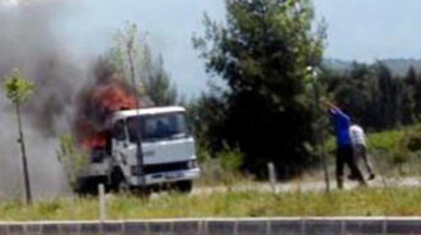 &Ccedil;ılgın şof&ouml;r alevlere meydan okudu