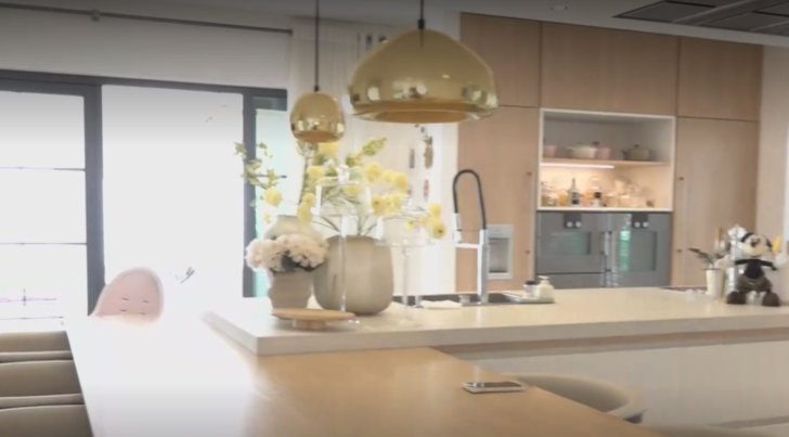 Kenan Sofuoğlu evinin kapılarını ilk kez açtı! Kocaman bahçe ve evin girişindeki o detay dikkat çekti G5