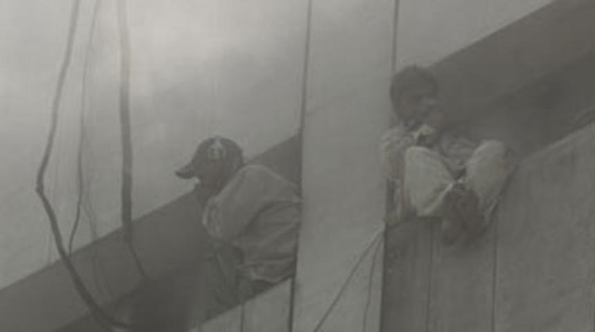 Pakistan'da h&uuml;k&uuml;met binasında yangın