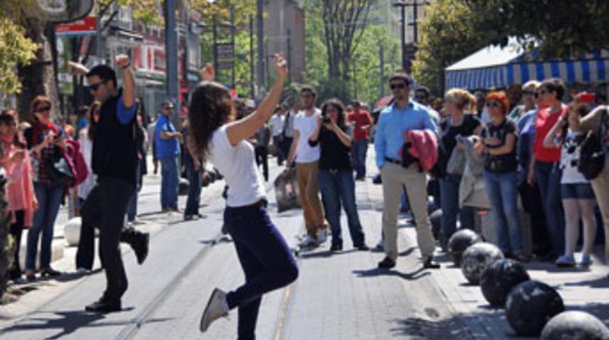 Kadıköy dans pistine döndü