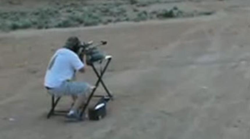 Keskin nişancı kendini vurdu