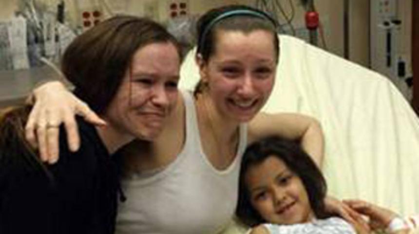 Plastik havuzda doğum yaptı