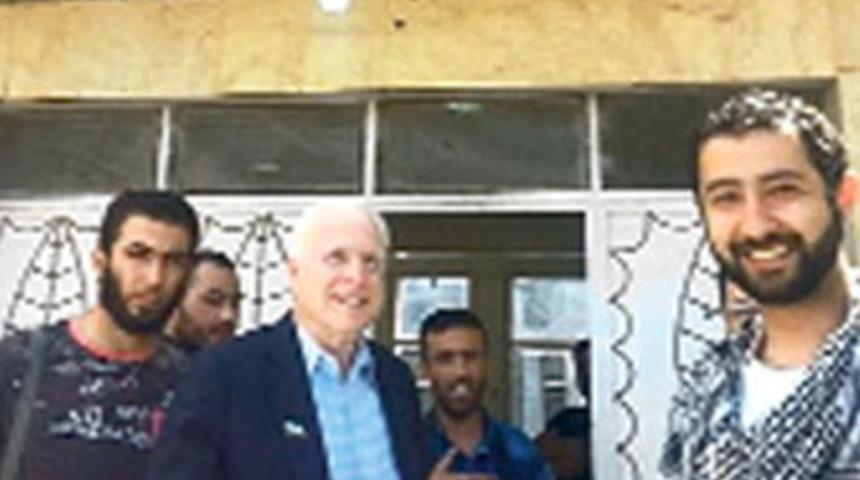McCain &Ouml;SO ile gizlice Suriye&rsquo;de buluştu