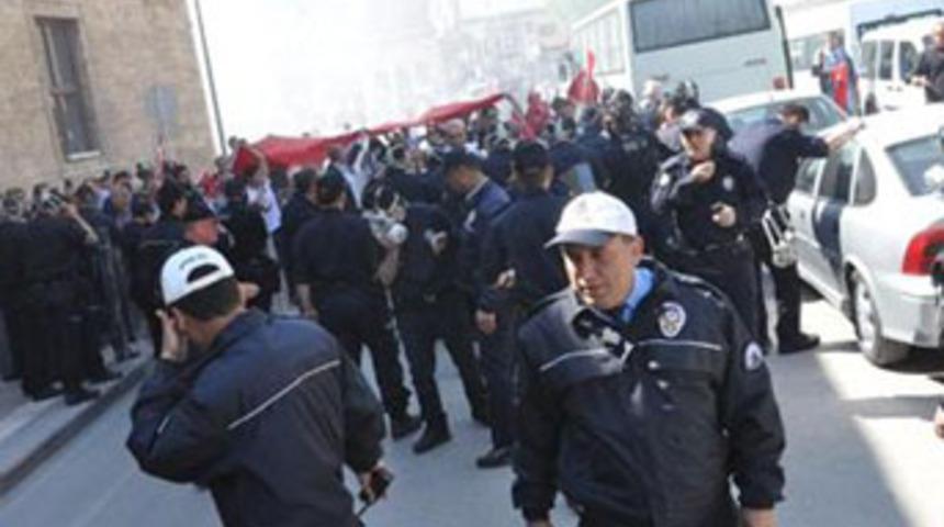 Şehit yakınlarına biber gazlı müdahale