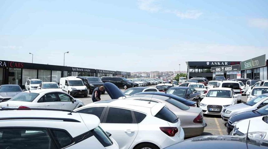 İkinci el otomobil piyasası tepetaklak! Son 1 yılda yüzde 30 düştü! "Yatırım aracı olmaktan çıktı"
