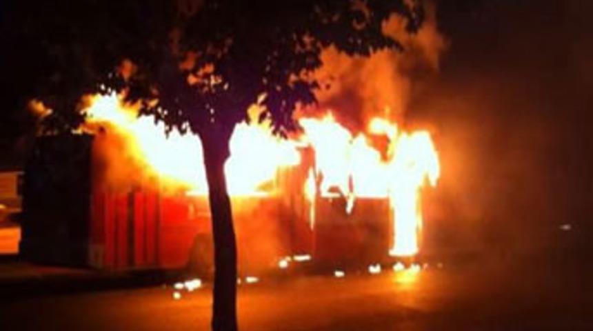 İETT otob&uuml;s&uuml;ne molotoflu saldırı!