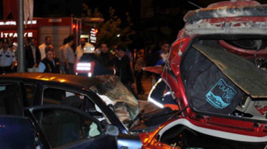 Samsun'da trafik kazası: 3 &ouml;l&uuml;, 5 yaralı