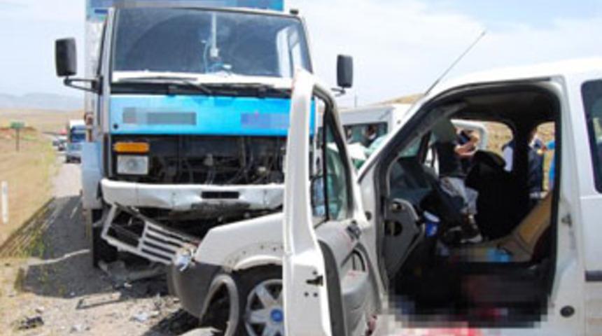 Demirtaş'ın konvoyunda kaza
