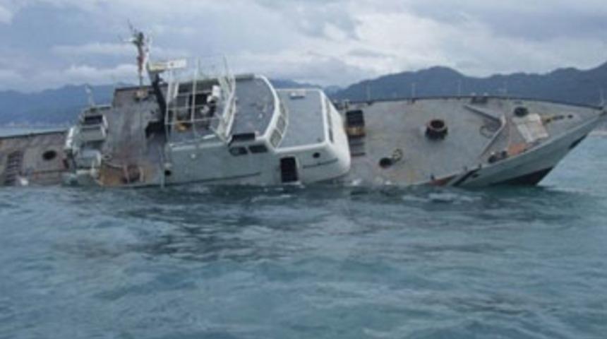 Gemi, t&ouml;reni beklemeden battı