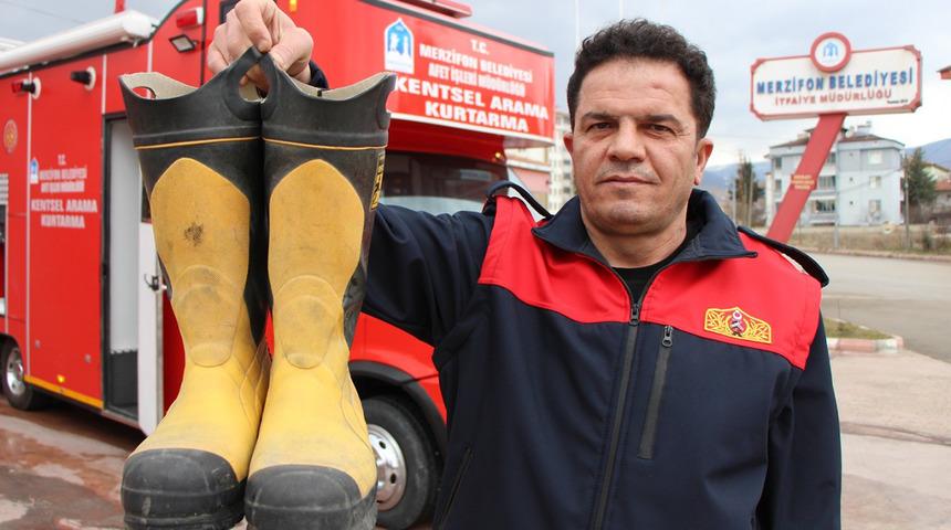 Akıllara depremdeki &ouml;rnek davranışıyla kazınmıştı! &Ouml;l&uuml;m&uuml; bir il&ccedil;eyi yasa boğdu