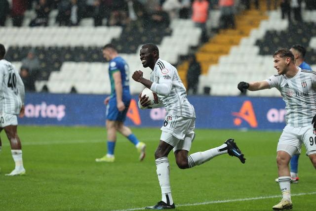 Beşiktaş'ta sakatlık şoku! İlk yarı golünü attı, ikinci yarı sahaya dönemedi 640xauto