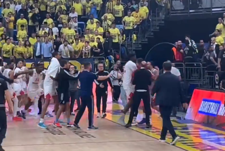 EuroLeague'de olaylı gece! Fenerbahçe Beko-Monaco maçı sonrası ortalık karıştı, polis müdahale etti G4