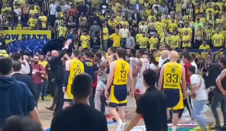 EuroLeague'de olaylı gece! Fenerbahçe Beko-Monaco maçı sonrası ortalık karıştı, polis müdahale etti G5