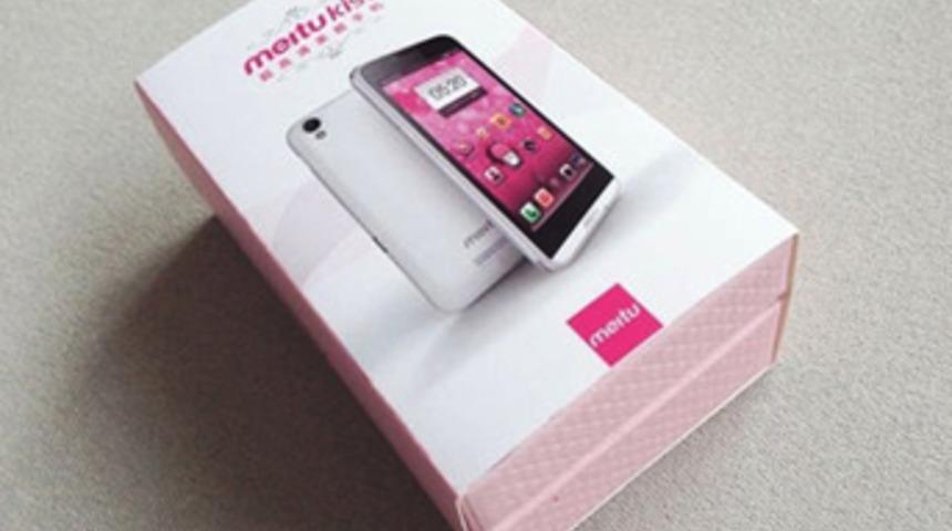 8 Megapiksel &Ouml;n Kameralı Android Telefon