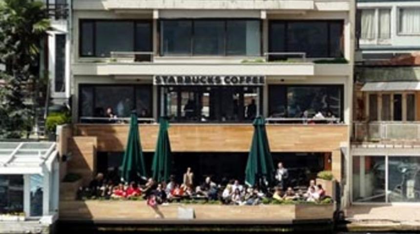 Starbucks tuvaletinde kamera skandalı