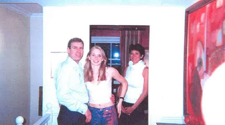 221 yüksek profilli kişinin ismi o kitapta! Milyarderler, cinsel istismar ve fuhuş... Küçük kara kitap satışa çıkıyor