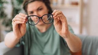 Astigmat nedir, düzelir mi? Astigmat nasıl görür?