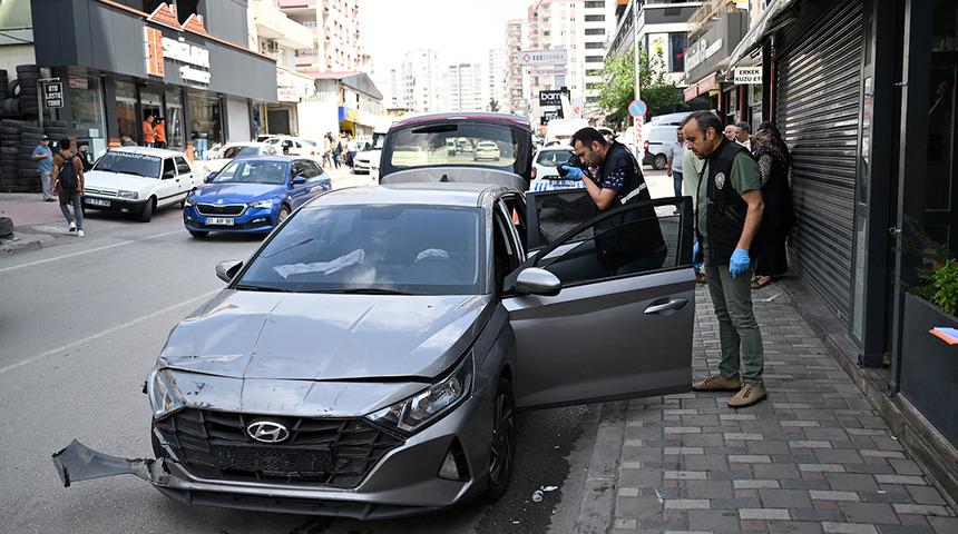 Adana'da silahlı saldırı dehşeti! Küçük çocuğuyla yoldan geçen kadın ensesinden vurularak öldü