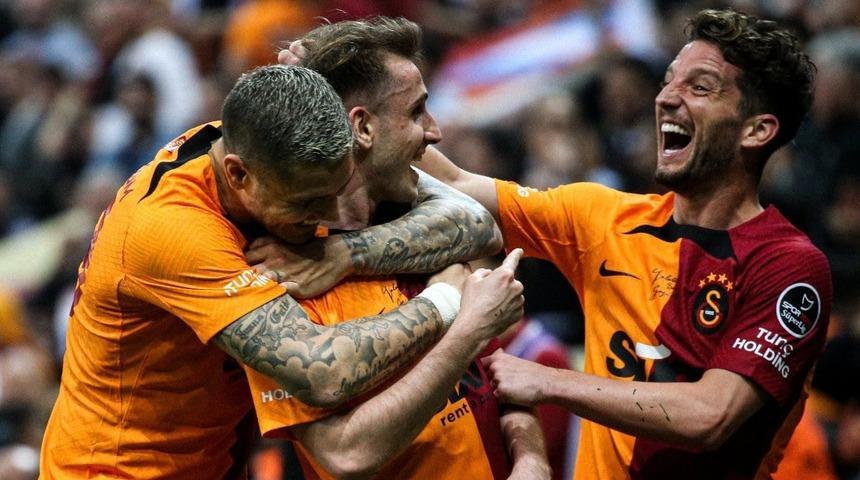 Galatasaray'da Sivasspor maçı öncesi can sıkan sakatlık! Şut çekerken sakatlanan Mertens yetiştirilmeye çalışılıyor