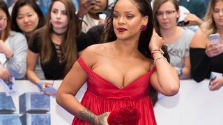 Rihanna Dekoltelere özgürlük verdim diyerek itiraf etti