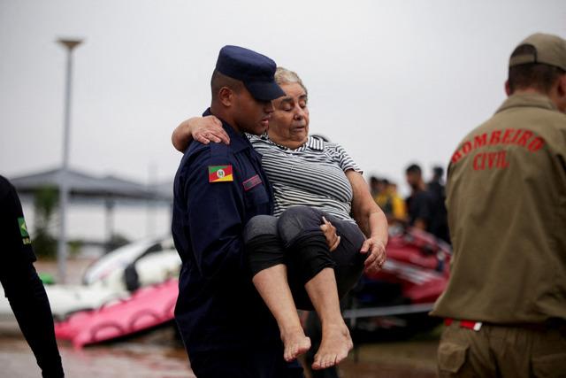 Brezilya'da sel felaketi! Ordu teyakkuza geçti: 55 kişi ölü, 76 kayıp... 640xauto