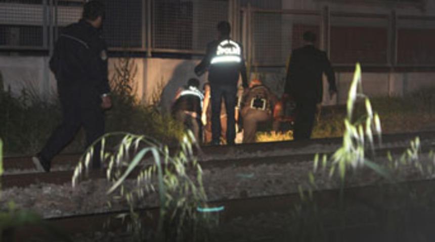 Raylara oturanlara tren &ccedil;arptı: 1 &ouml;l&uuml;