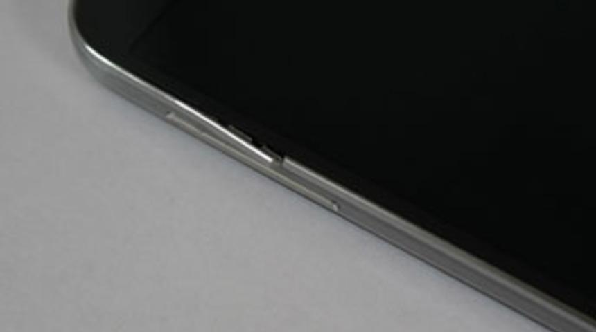 Galaxy S4&rsquo;&uuml;n Ekranında Kırılma Sorunu