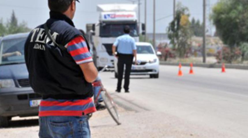 Bomba y&uuml;kl&uuml; ara&ccedil; paniği!