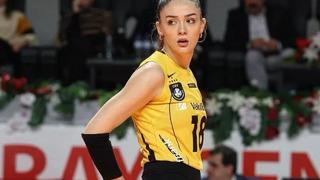 Sinem Kobal ile poz veren Zehra Güneş sade tarzıyla beğeni topladı! Karanlıktayken yorum yapmak çok kolay