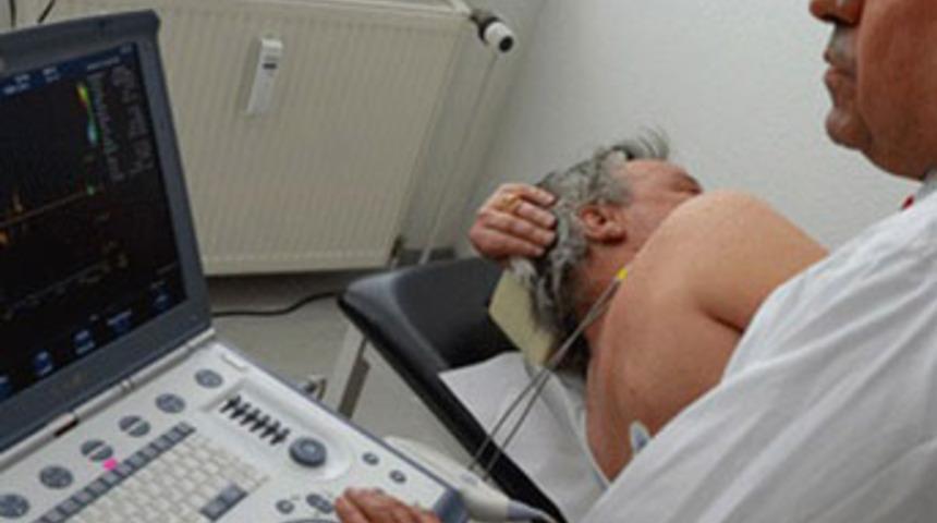 Kafasındaki kalemle 15 yıl yaşadı