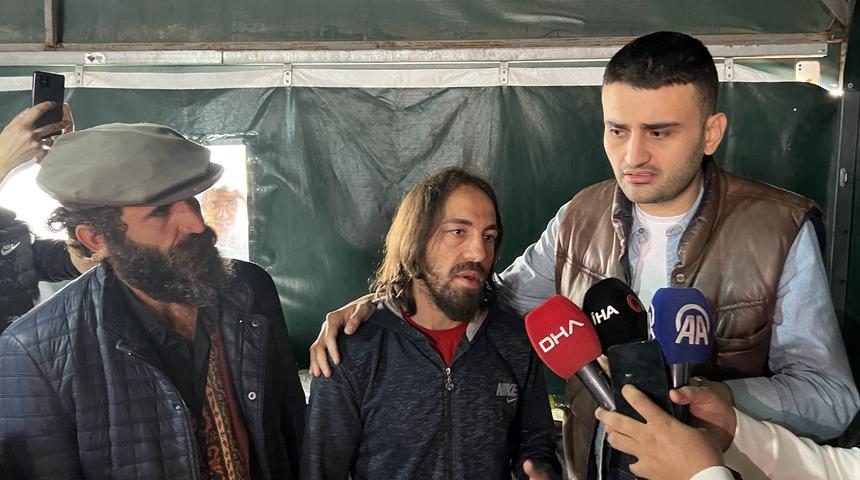 CZN Burak hayatını kaybeden Neşet Turan'ın ailesine taziyeye gitti! "Keşke böyle olmasaydı"