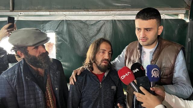 CZN Burak hayatını kaybeden Neşet Turan'ın ailesine taziyeye gitti! Keşke böyle olmasaydı