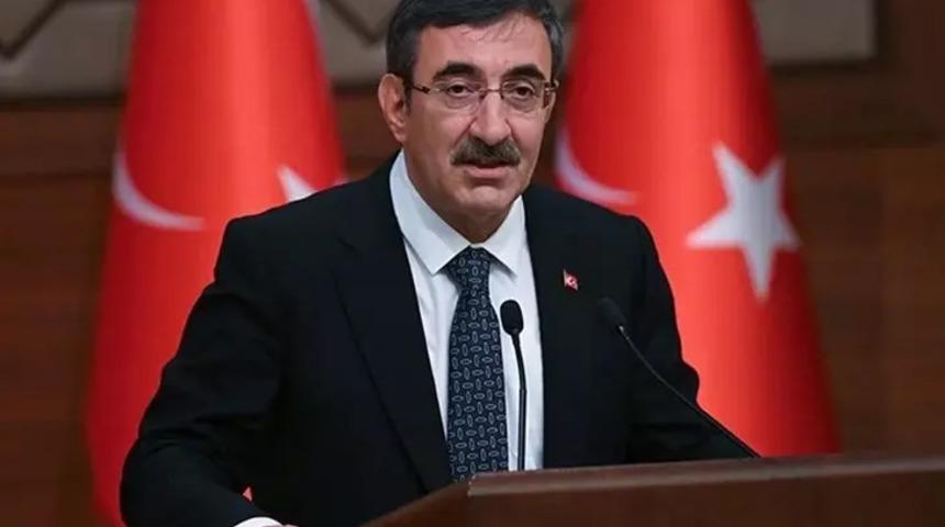 Ali Erbaş'a kiralanan lüks araçla alevlenen tartışmalara son noktayı koydu! Yatırımlar için olumlu konuştu: 'Çok umut verici sinyaller görüyoruz'