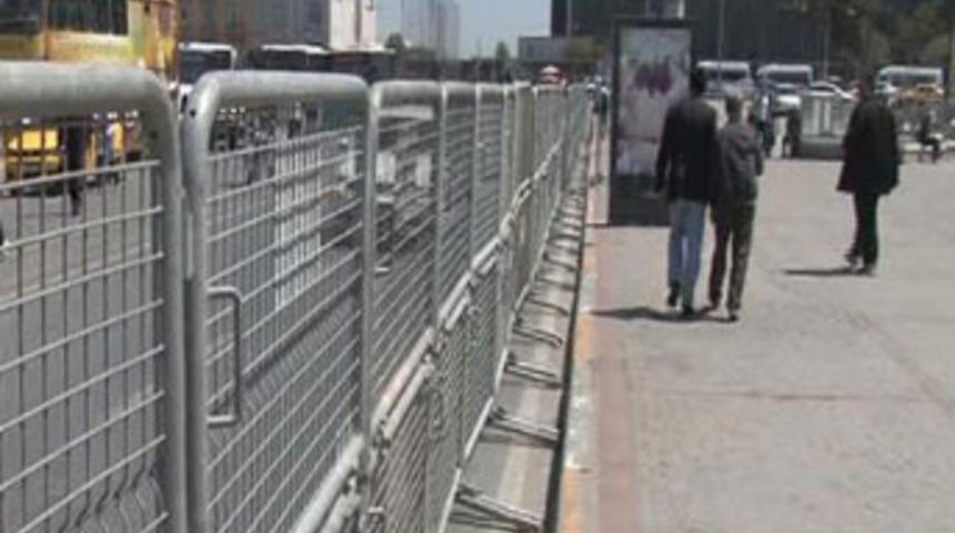 Taksim'de '1 Mayıs' hazırlığı