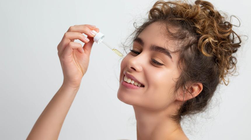 Retinol nedir, ne için kullanılır? Retinol krem ve retinol serum ne işe yarar?
