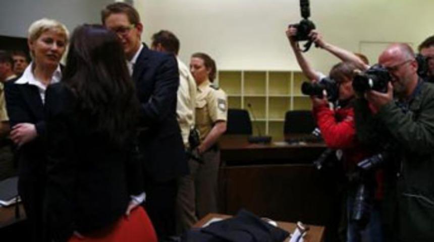 Nazi gelininin şovu &ccedil;ıldırttı!