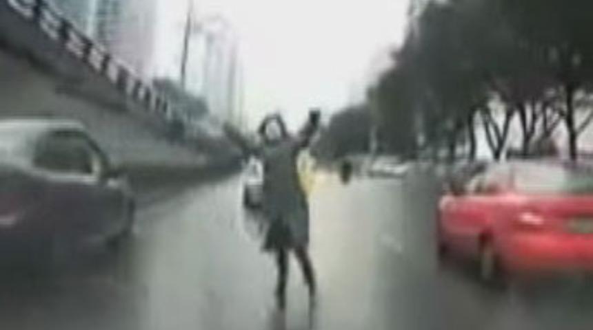 &Ccedil;inli kadından 'Oscar'lık performans