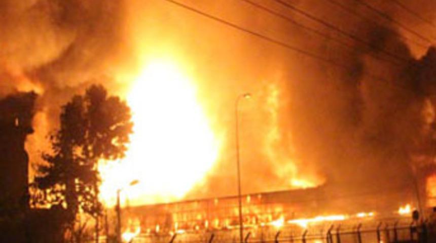 Başakşehir'de iplik fabrikasında yangın