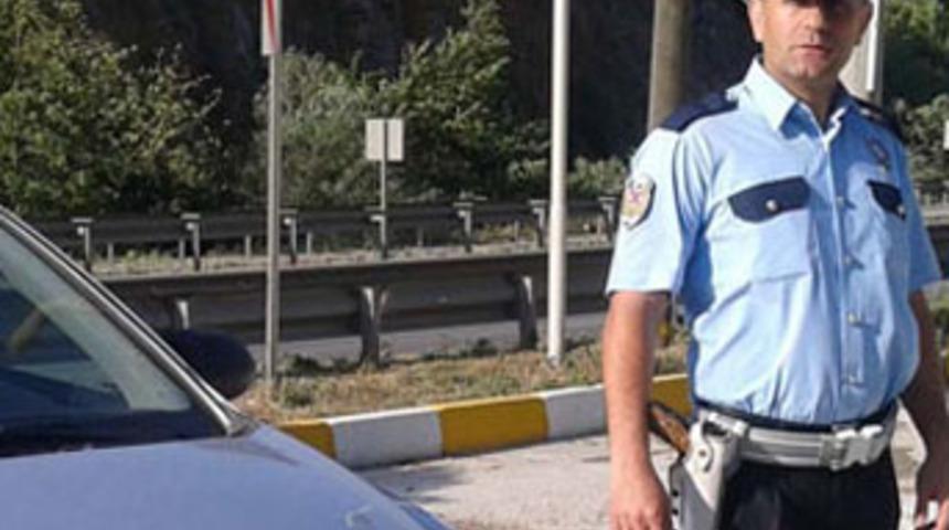 Polisten vatandaşa b&uuml;y&uuml;k jest!