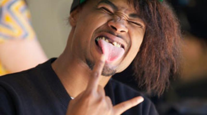 Sahnede oral seks yaptırdı