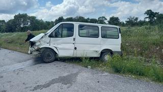 Balıkesir'de otomobille minibüsün çarpışması sonucu 4 kişi yaralandı