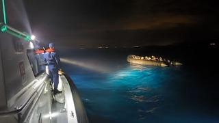 İzmir açıklarında 24 düzensiz göçmen yakalandı