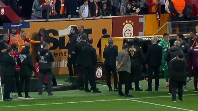 Sivasspor maçının yıldızı Hakim Ziyech ne olduğunu anlamadı! Maç sonunda Muslera soyunma odasından çıkardı, binlerce isim onu haykırdı