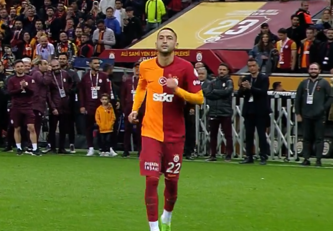 Sivasspor maçının yıldızı Hakim Ziyech ne olduğunu anlamadı! Maç sonunda Muslera soyunma odasından çıkardı, binlerce isim onu haykırdı 1080xauto