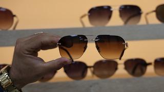 Güneş gözlüğü almadan önce bilmelisiniz: Yüze uygun olmayan gözlük çerçevesi tam koruma sağlamıyor!